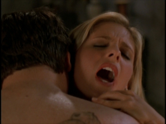 Angel-feeds-on-Buffy-2